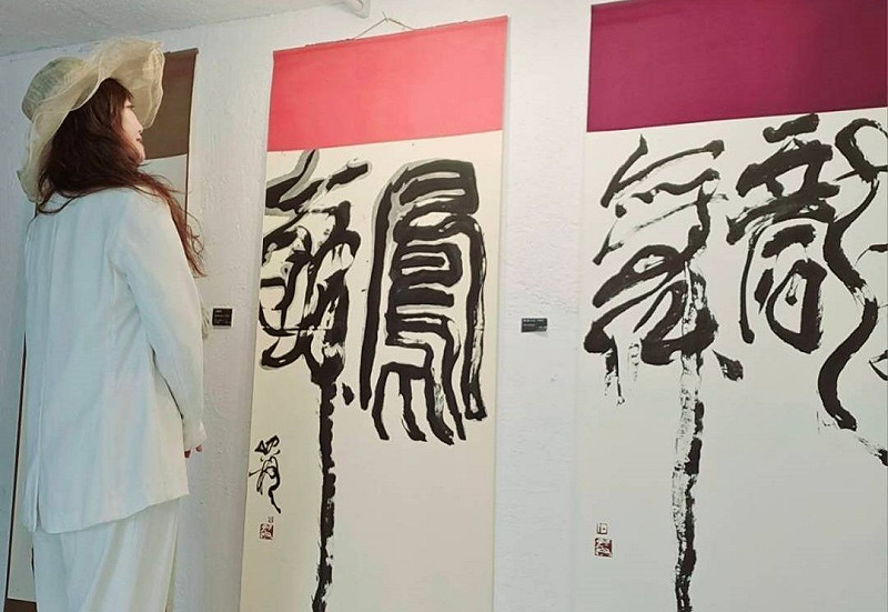陳美芬將阿卜極的書法作品推上國際藝拍市場。 圖:孫家銘攝