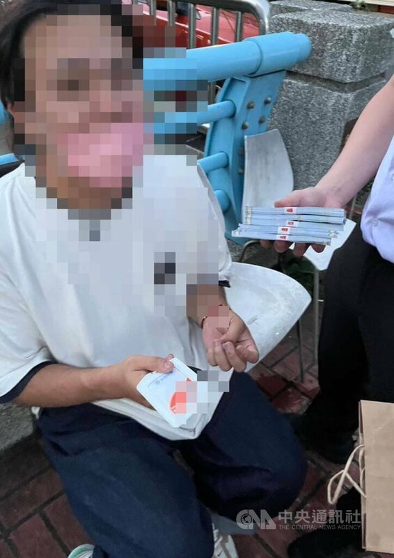 台中警方6月間網路巡邏時，發現有詐團以「高股息投資」等廣告吸引民眾加入群組，經員警誘出車手陳男（圖）逮人送辦，檢方日前依法起訴。（翻攝照片）中央社記者蘇木春傳真 114年8月31日   
