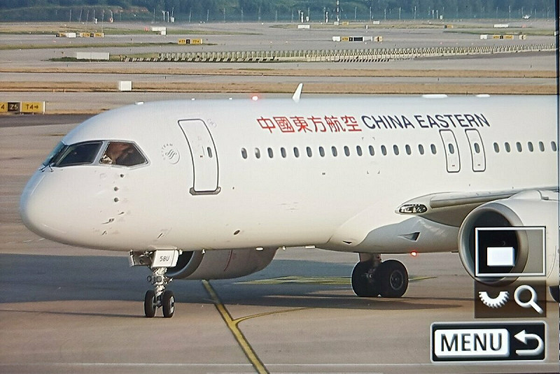 一架東方航空所屬的 C919 中國國產客機。 圖:翻攝自 X
