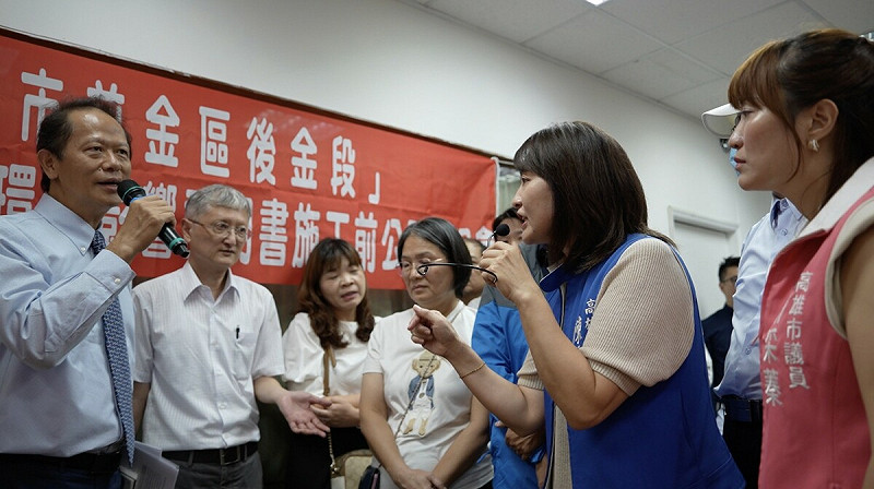 陳麗娜(右二)、許采蓁(右一)要求取消國賓飯店「動工前」公開說明會。   圖：陳麗娜服務處/提供