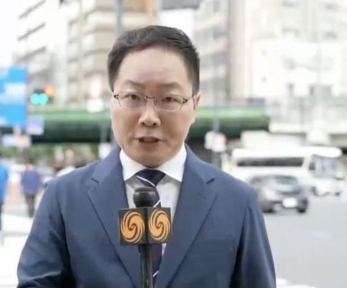 中國籍雇員胡越在NHK直播節目中高喊釣魚台是中國的。 圖 : 翻攝自X