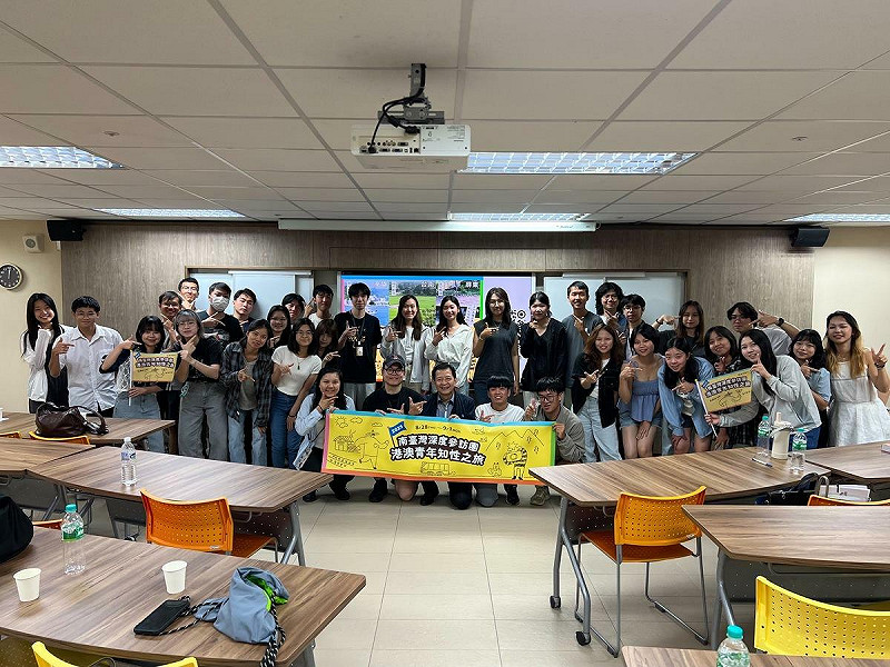 陸委會港澳蒙藏處處長兼台港經濟文化合作策進會秘書長與學員座談。 圖:台港經濟文化合作策進會提供 陸委會港澳蒙藏處處長兼台港經濟文化合作策進會秘書長與學員座談。 圖:台港經濟文化合作策進會提供