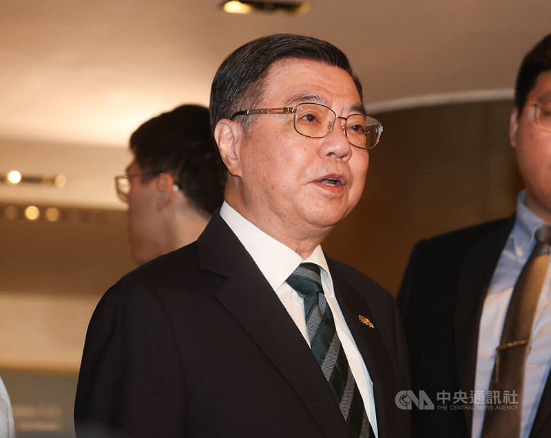 行政院長卓榮泰（圖）2日上午在台北出席「2025國際警察合作論壇－打擊跨境犯罪研討會」，媒體在會前聯訪詢問如何看民眾黨走讀活動造成警察受傷，卓榮泰表示，警察保護人民，所以法律必須保障警察，政府維護公權力的決心和做法，不容受到任何挑戰。中央社記者謝佳璋攝  114年9月2日   