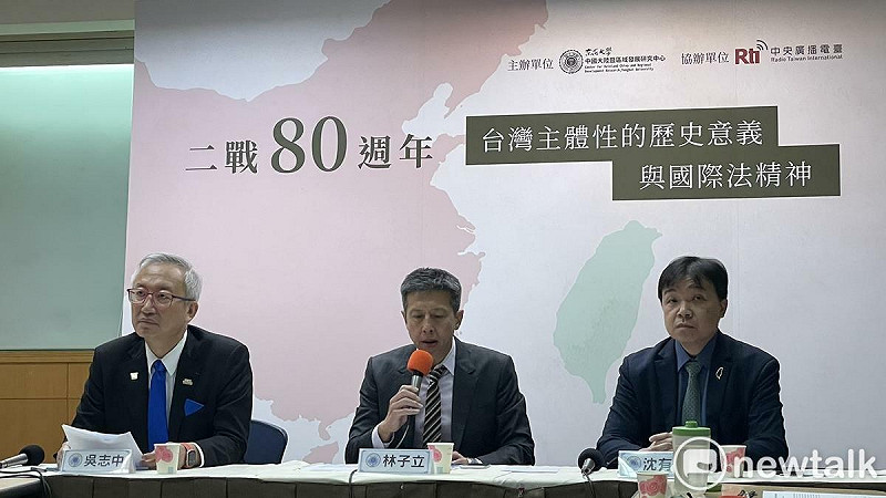 外交部次長吳志中（左）、陸委會副主委沈有忠（右）、東海大學陸研中心主任林子立（中）。   圖：高逸帆／攝