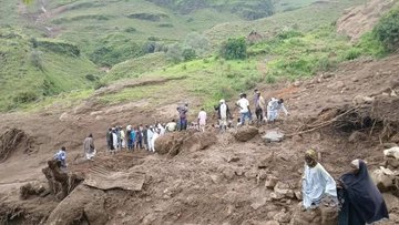 馬拉山(Marra Mountains)在近日因連日豪雨發生大規模土石流,當地一整座村莊被夷為平地。 圖:翻攝自 X @Nexta TV 馬拉山(Marra Mountains)在近日因連日豪雨發生大規模土石流,當地一整座村莊被夷為平地。 圖:翻攝自 X @Nexta TV