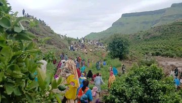馬拉山(Marra Mountains)在近日因連日豪雨發生大規模土石流,當地一整座村莊被夷為平地。 圖:翻攝自 X @Nexta TV