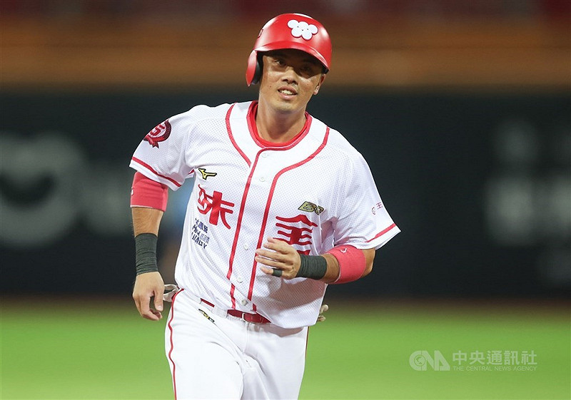 中職味全龍隊林智勝將引退，郭嚴文（圖）形容，林智勝的存在是安定感，讓學弟們「站在巨人的肩膀上看得更遠。」（中央社檔案照片）   