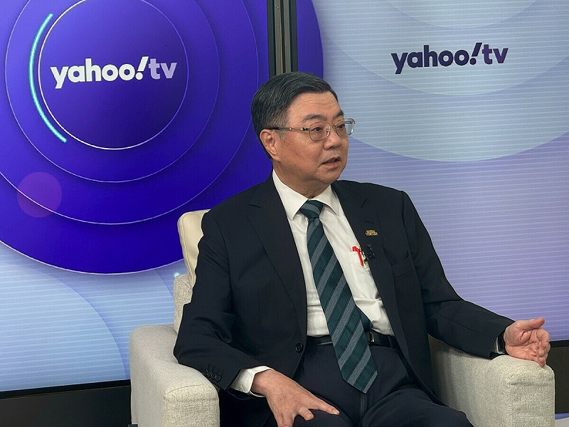 有關外界質疑過去行政效率不足，卓榮泰今（3）日在Yahoo TV王時齊主持的《齊有此理》網路節目專訪時直言，主要責任在於自己，未來行政院將主動出擊。   圖：《Yahoo TV》提供