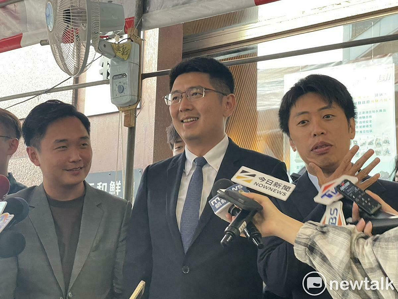 黃守達(中)說,賴總統已經準備好要轉型成賴清德2.0。 圖:高逸帆/攝 黃守達(中)說,賴總統已經準備好要轉型成賴清德2.0。 圖:高逸帆/攝