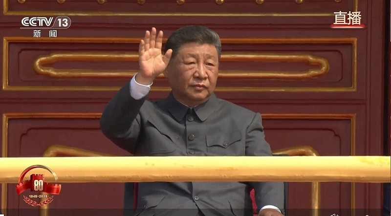 中國在北京天安門廣場舉行九三閱兵,中共總書記習近平發表談話宣稱,抗日戰爭在中國共產黨倡導建立的統一戰線旗幟下,取得近代反抗外敵入侵的首次完全勝利。 圖:翻攝央視直播 中國在北京天安門廣場舉行九三閱兵,中共總書記習近平發表談話宣稱,抗日戰爭在中國共產黨倡導建立的統一戰線旗幟下,取得近代反抗外敵入侵的首次完全勝利。 圖:翻攝央視直播