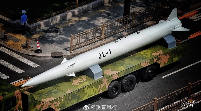 解放軍稱射程可達八千公里的驚雷-1 (JL -1)導彈。   圖 : 翻攝自微博 垂直風行
