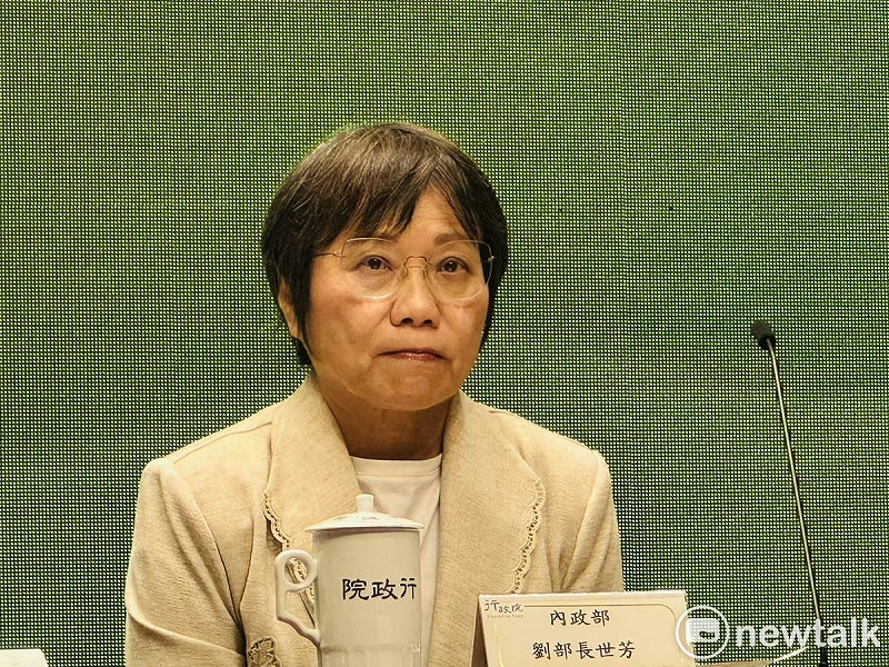 內政部長劉世芳說，將「婚育宅」概念結合社會住宅、包租代管及租金補貼3大居住政策，透過「補貼金額加碼」、「申請資格放寬」、「增加補助項目」、「優先入住社會住宅」共4大方向，相關經費將積極爭取撥補住宅基金支應，預計於明（115）年正式開辦，初期約5.2萬戶青年及婚育家庭受惠。   圖：謝莉慧/攝