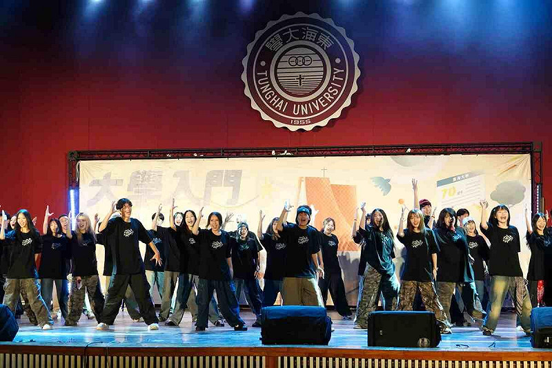 社團帶來一系列精采表演,為新生打造難忘的青春之夜。. 圖:東海大學/提供