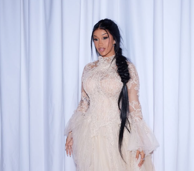 Cardi B(卡蒂B)2018年遭一名保全指控施暴，昨(3)日法院判Cardi B勝訴。   圖：翻攝自Cardi B IG
