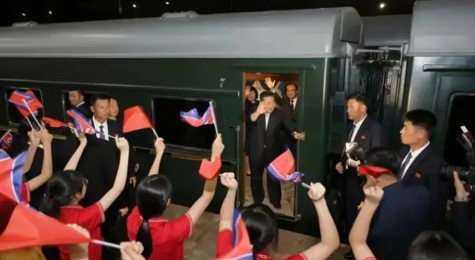 金正恩結束北京訪問，搭乘專列回北韓。   圖 : 翻攝自極目新聞