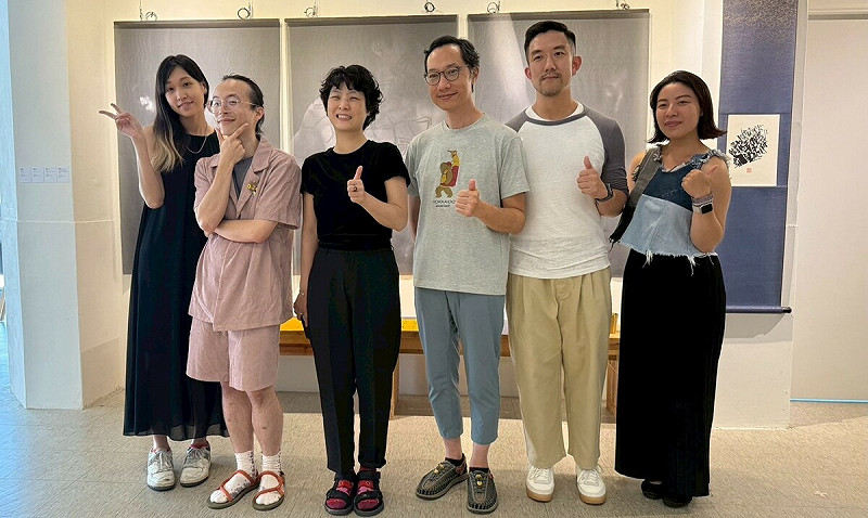 《字》人體書法攝影展創作團隊除了策展人外，成員包含攝影師、開幕演出導演、書法家及參與的模特兒。   圖：孫家銘攝
