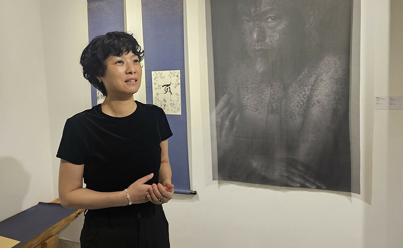 策展的香港體模社社長小丁認為展覽提醒我們,身體從來不是單一的標準,而是多元故事的集合。 圖:孫家銘攝