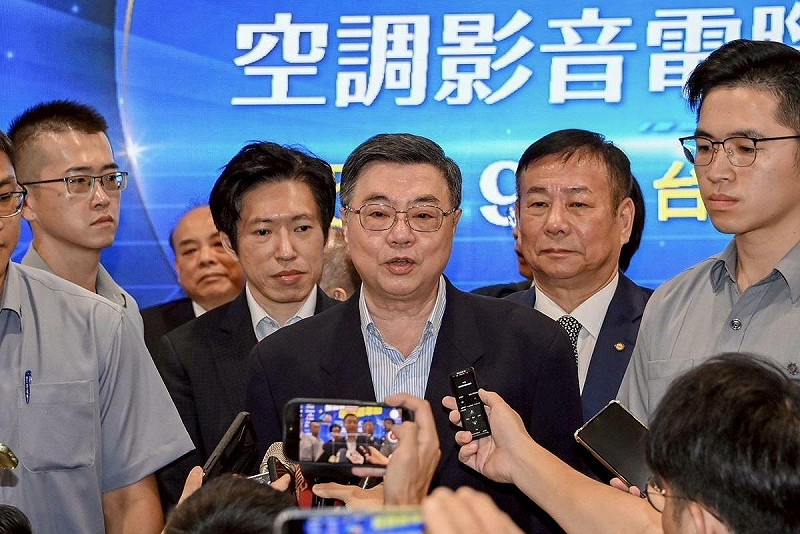 行政院長卓榮泰6日出席「2025台北3C電器空調電腦影音大展」受訪   圖：行政院提供