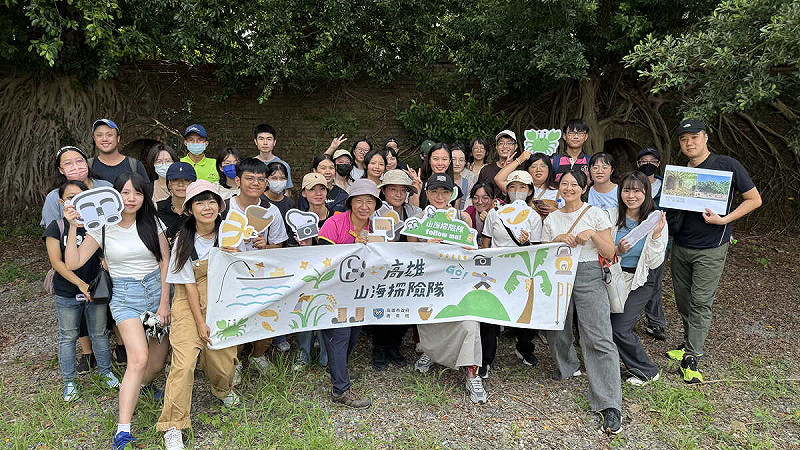 高市青年局「山海探險隊」大寮場次，帶領青年探索紅磚文化與菱角染藝。   圖：高雄市青年局/提供