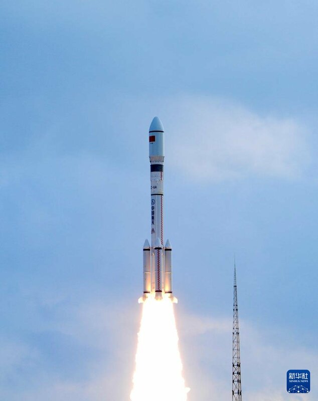 今（7）日凌晨0時34分，中國航天搭載「遙感四十號03組」衛星的長征6A運載火箭成功發射升空。   圖：翻攝自新華社
