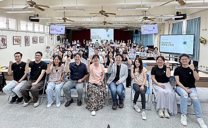 全國首場跨出Google總部與縣市攜手辦理的「Gemini AI教育家」認證活動在高雄登場。   圖：高雄市教育局/提供