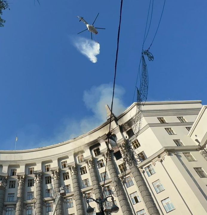 基輔政府大樓在俄軍空襲中遭到波及。   圖：翻攝自 Юлія Свириденко 臉書