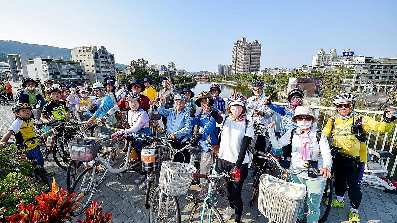「高雄乘風而騎」活動每年推陳出新，今年首場選推出「三民火車快飛單車微旅行」，現正熱烈報名中。   圖：高雄市觀光局/提供