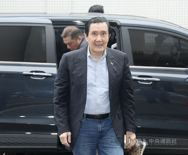 前中國國民黨主席馬英九等涉低價出脫三中及舊黨部大樓，一審獲判無罪，二審台灣高等法院8日續開辯論庭，圖為馬英九（前）出庭。中央社記者劉世怡攝　114年9月8日   