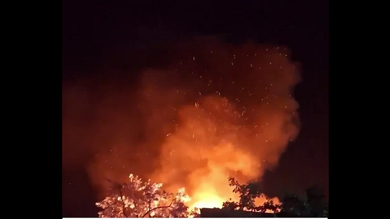 烏軍對頓內茨克地區馬克耶夫卡市的一處俄軍軍事基地發動襲擊,初步報告顯示造成嚴重傷亡,現場有大量救護車趕往救援。 圖:翻攝自影片
