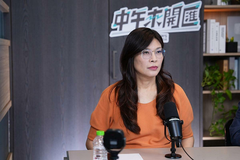 國民黨前立委鄭麗文接受《中午來開匯》節目主持人黃光芹專訪。   圖：《CNEWS匯流新聞網》/提供