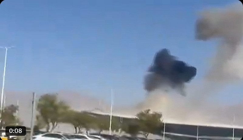 以色列南部拉蒙機場7日遭葉門胡塞武裝無人機襲擊，罕見未觸發以色列防空警報系統。   圖：截取「X」@IranObserver0