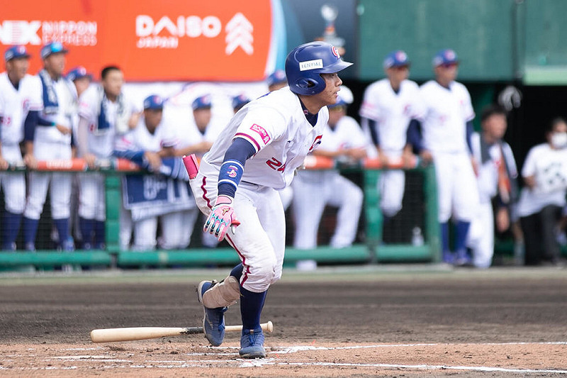 U18世界盃棒球賽台灣隊8日投打發揮，1局下張育豪（圖）適時安打送回第1分，台灣隊單局攻下5分奠定勝基，終場以10比2擊敗澳洲，搶下關鍵第3勝，取得晉級超級循環賽門票。（中華民國棒球協會提供）中央社記者謝靜雯傳真　114年9月8日   