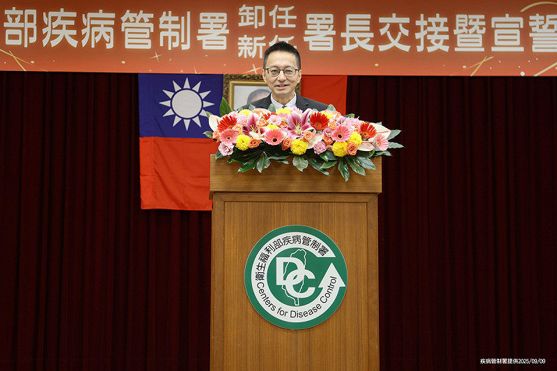 新任衛生福利部疾病管制署署長羅一鈞今(9)日在交接典禮上，揭示上任後首要任務為強化防疫人才培育與留任。   圖：疾管署／提供
