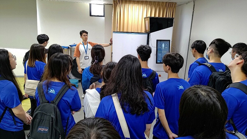 高雄醫學大學運動醫學系師生參訪國家運動訓練中心,實地瞭解運動員在訓練與比賽期間的健康照護及安全保障。 圖:高雄市青年局/提供