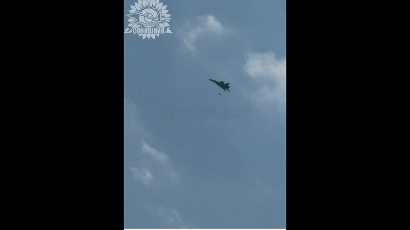 烏克蘭米格-29 戰鬥機向俄軍目標投下兩枚美製 GBU-62 精確導引炸彈。   圖:翻攝自影片