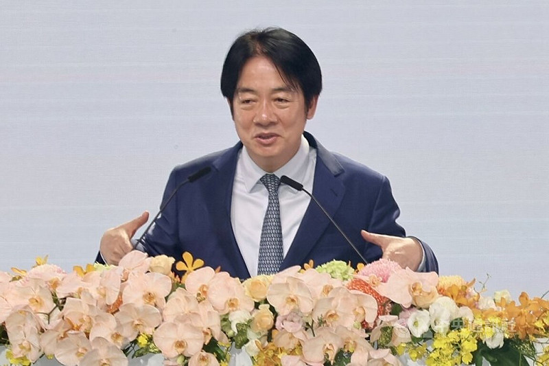 運動部9日掛牌成立,總統賴清德(圖)致詞表示,將打造運動生態鏈,讓每名選手在不同階段持續貢獻,實現夢想;也提到世界12強棒球賽台灣隊長陳傑憲揮出關鍵3分砲後的慶祝手勢,成為運動部徽。中央社記者王飛華攝 114年9月9日