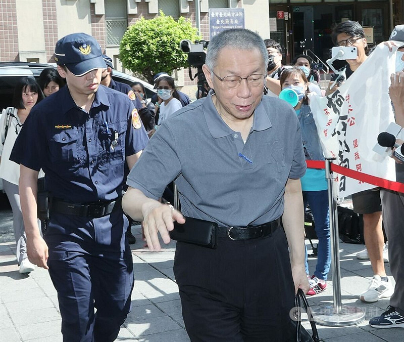 前台北市長柯文哲涉貪污案9日開庭，台北地方法院。傳喚柯文哲（前右）等人。中央社記者郭日曉攝　114年9月9日   