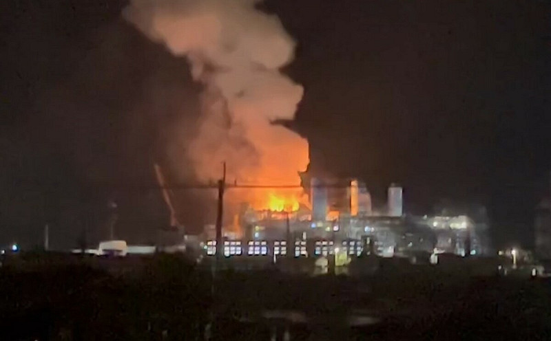 高雄市永安區興達火力發電廠今天晚間8點5分左右發生火警。   圖：翻攝threads