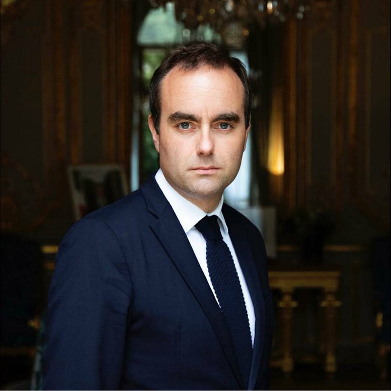 法國總統馬克宏9日任命了出身右派政壇的國防部長勒科努（Sébastien Lecornu）為新總理   圖：翻攝勒科努臉書