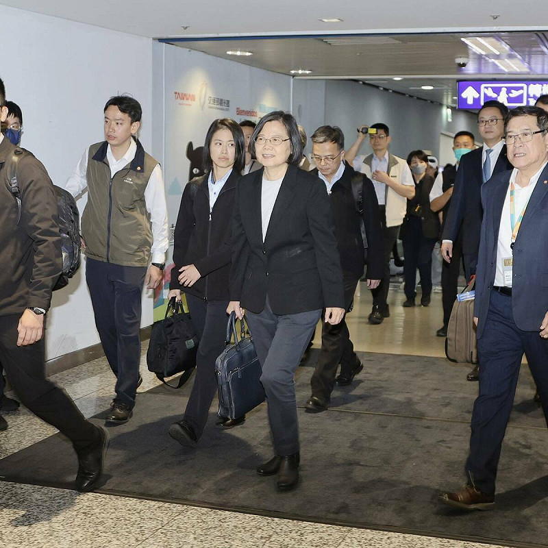 前總統蔡英文卸任後多次出訪，為台拓展外交空間。圖為今年5月出訪歐洲。   圖：翻攝「臉書」蔡英文 Tsai Ing-wen粉絲專頁