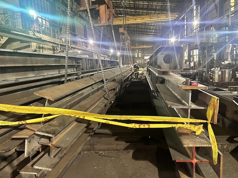 33歲曾姓女子10日在高雄市岡山區一處工廠進行量測作業時疑不慎從鋼筋上滑落並遭鋼筋砸中，頭部重創、到院前已無呼吸心跳（OHCA），急救後仍宣告不治。（高雄市政府警察局岡山分局提供）中央社記者張已亷傳真  114年9月10日   