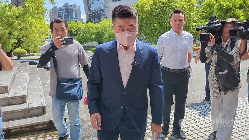 國民黨立委顏寬恒（前）遭控房屋假買賣與詐領助理費等案，台中高分院11日二審駁回上訴、維持原判，仍判8年4月；他在法院宣判後出面回應。中央社記者蘇木春攝　114年9月11日   