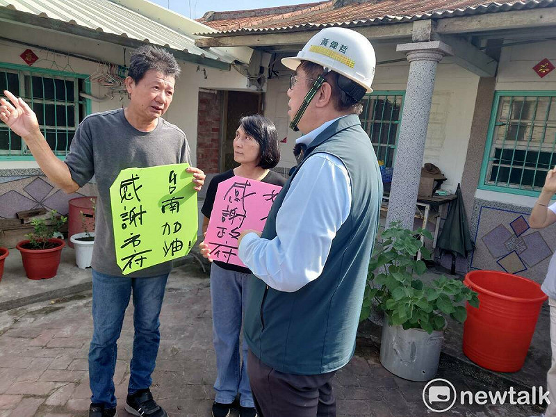 風災發生後，台南市長黃偉哲即率市府團隊投入救災。   圖：台南市政府提供
