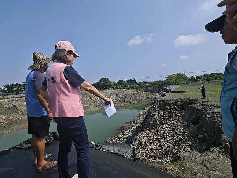 柯志恩(左二)關心美濃大峽谷問題。   圖：國民黨高雄市黨部/提供