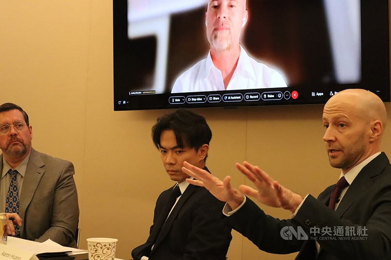 華府智庫「全球台灣研究中心」10日舉行「台灣在加劇威脅環境下的民防措施」座談，前美國陸戰隊隊員、喬治梅森大學副教授洪澤克（右）等專家與會。中央社記者鍾佑貞華盛頓攝 114年9月13日   圖：中央社提供
