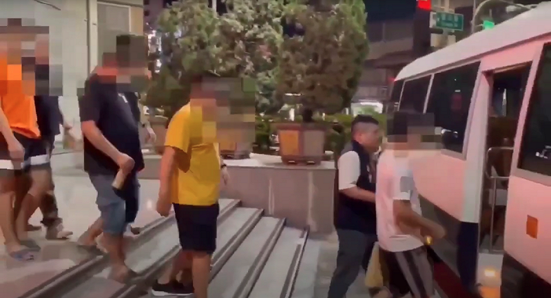 高雄市警方緝拿盜採砂石案犯嫌歸案。   圖：高雄市政府/提供