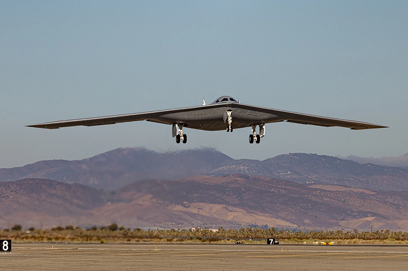 第二架 B-21 戰鬥機首次試飛。   圖：翻攝自 騰訊新聞@觀察者網
