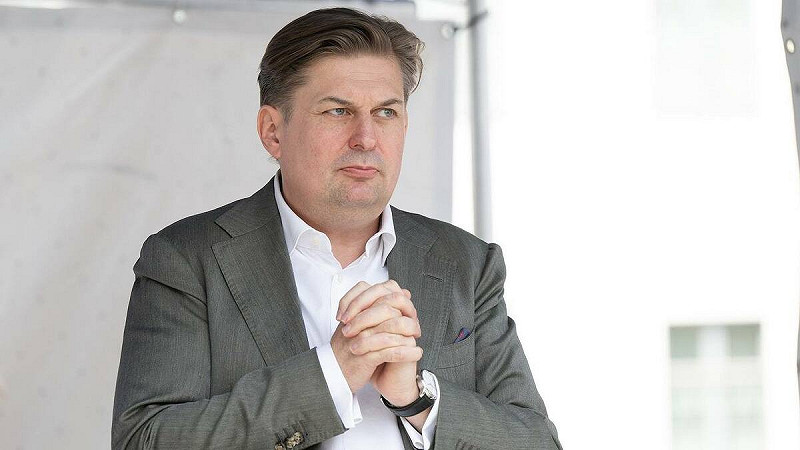 德國另類選擇黨（AfD）歐洲議會議員克拉（Maximilian Krah）因涉及收受中國利益與洗錢疑雲，遭撤銷議會豁免權。   圖：翻攝自 X