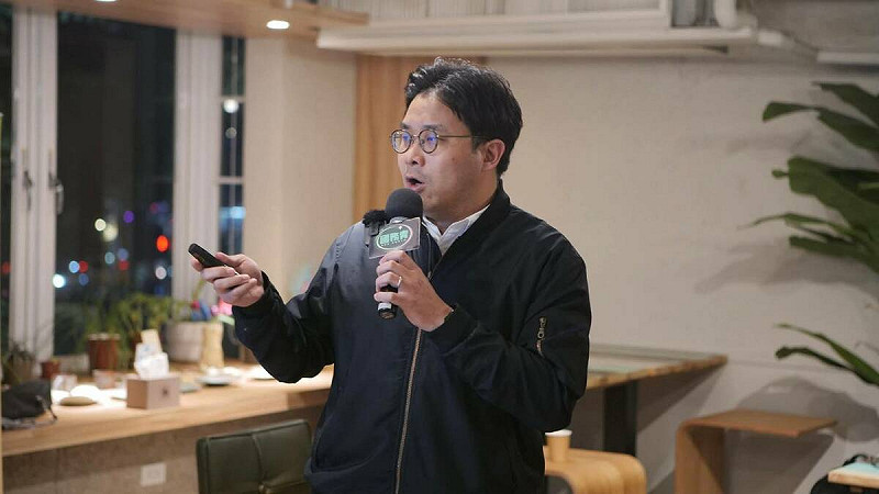 蔡秉璁批邱于軒不懂裝懂，政治凌駕專業。   圖：翻攝蔡秉璁臉書粉專