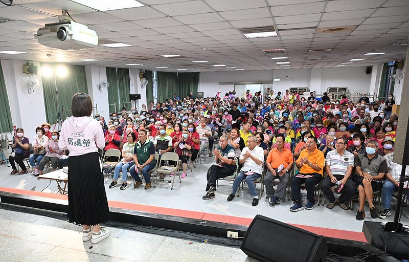 邱議瑩「傾聽共贏」座談會，現場逾四百位鄉親熱情湧入。   圖：邱議瑩辦公室/提供